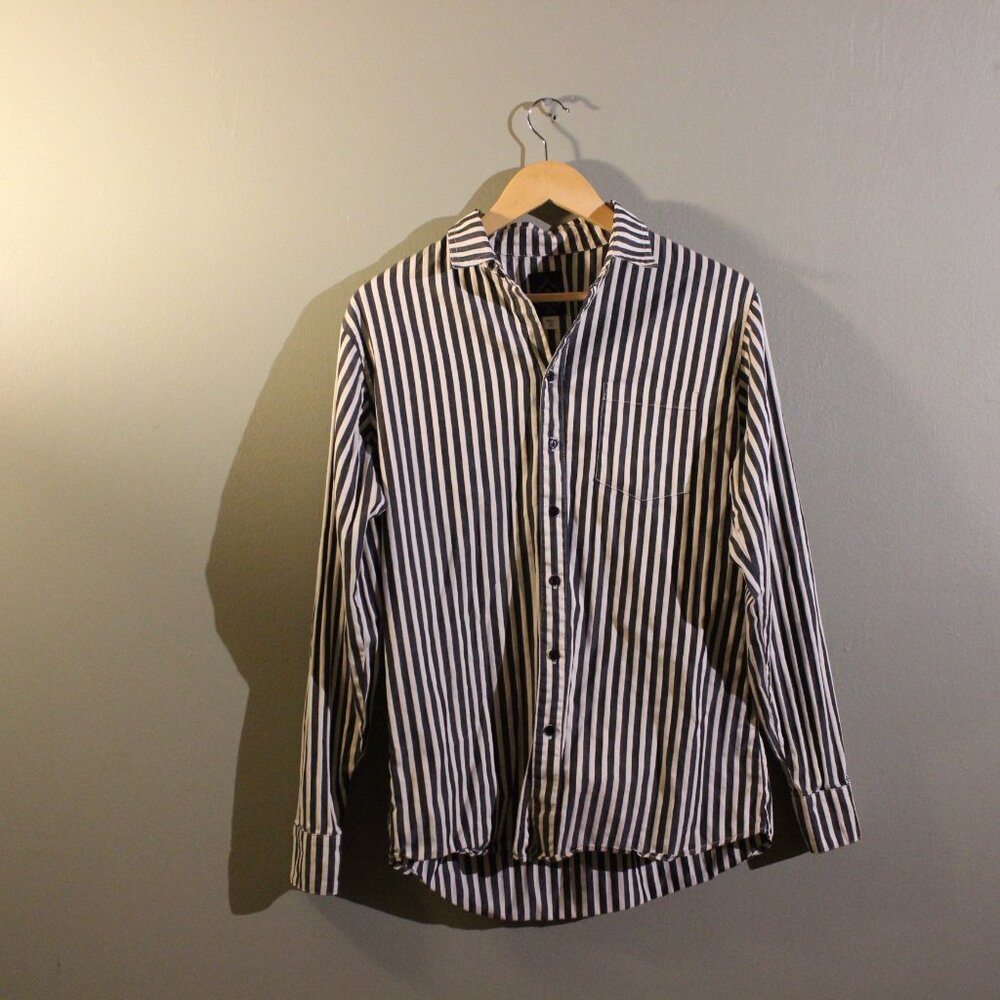 The Cast Black & White Striped Button-Up Shirt – Made in USA – Size M